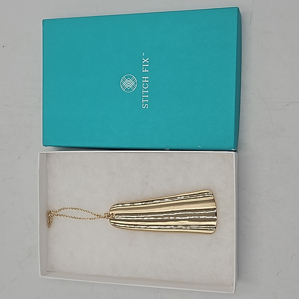 Towne & Reese Dion Pendant Necklace